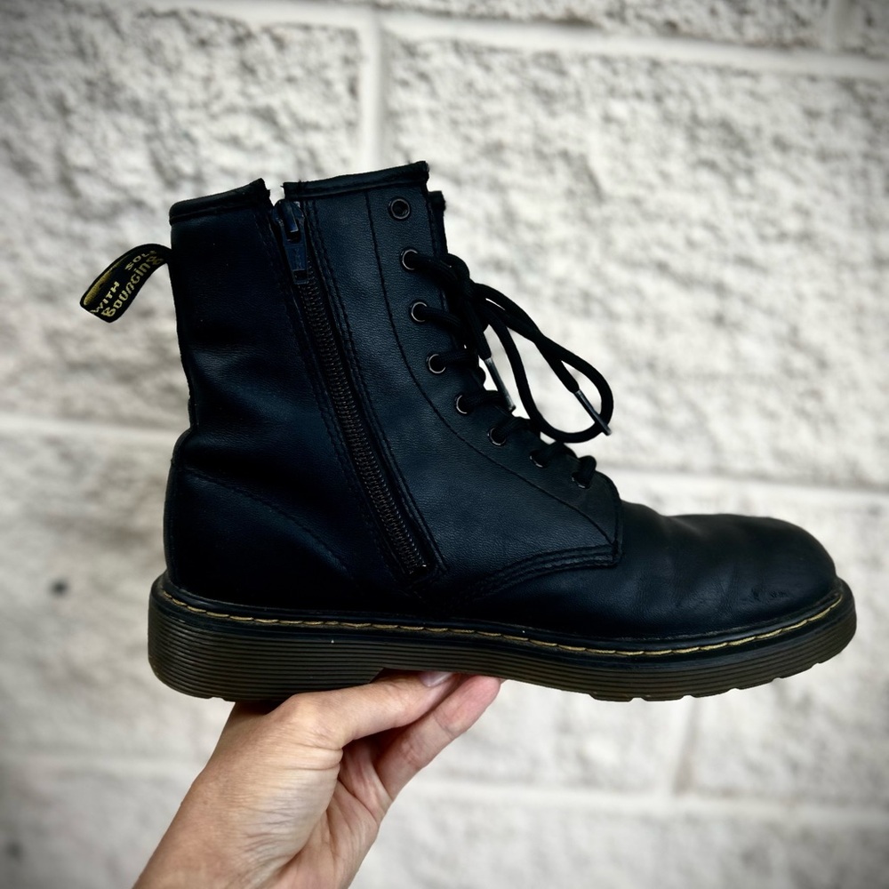 Doc martens Women’s combat boots size 6